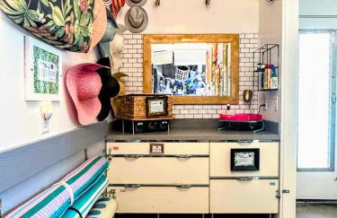 The Twin Palms Art House - vibrant, design-centric oasis, 2 mi to dowtown PS ID 3629 - Foto 16