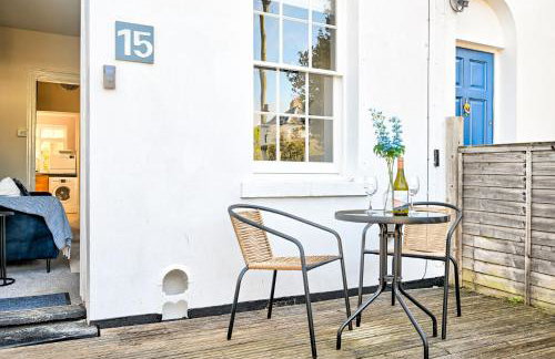 Central Canterbury Gem New Refreshed Decor Sunny Deck Outdoor Furniture FREE Parking 2BR 2BA TOP Location - Foto 70