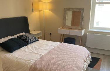 Luxury London Oasis - Photo 15
