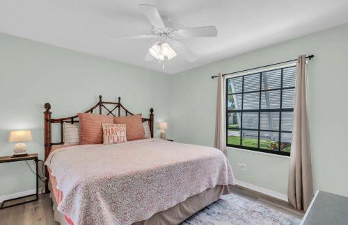 Charming Heated Pool Home - 3 miles to the Beach, Pet and Family Friendly -Available Year Round! - Photo 19