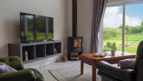 Bumble Lodge - Photo 2