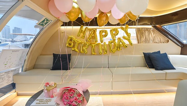Celebración de cumpleaños de 2 horas en un yate en Dubái - Foto 5