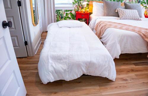 The Royal Crane Suite Newly Built Upscale Central - Photo 16