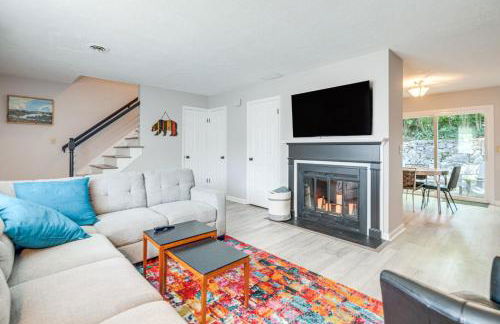 Walk to Main St Hendersonville Chic Home with Yard - Foto 5