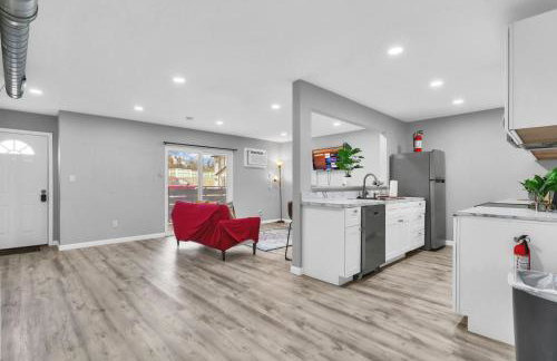 Spacious 2BR Condo close to Restaurants and Nightlife with WiFi - Foto 1