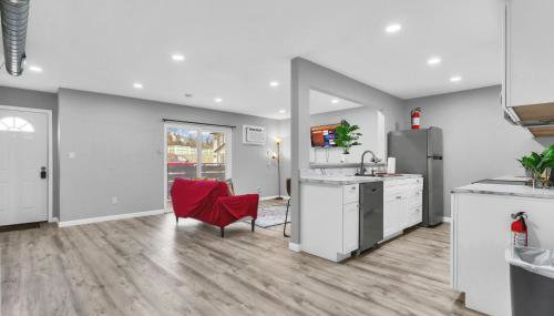 Spacious 2BR Condo close to Restaurants and Nightlife with WiFi - Foto 1