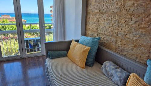 Vistas al mar y garaje cerca de BCN - Photo 2