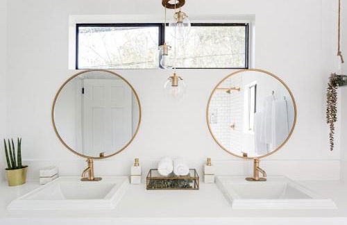 Silver Triangle Oasis with Verdant Backyard - Foto 7