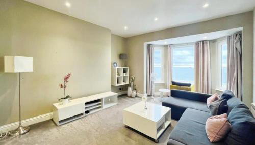 Stones Throw From The Beach - Stunning Sea View - Foto 2