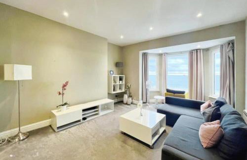 Stones Throw From The Beach - Stunning Sea View - Foto 2