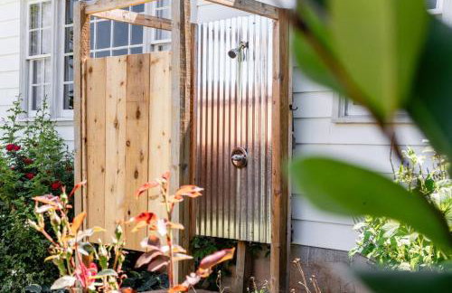 Redwing Farm Cottage - Mountain Views and Firepit! - Foto 45