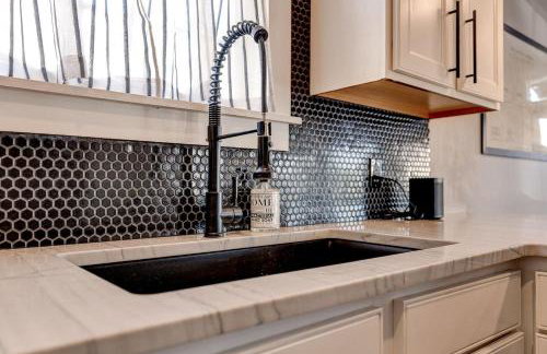 Uptown 3BR w Fenced Yard Near Magazine - Photo 12