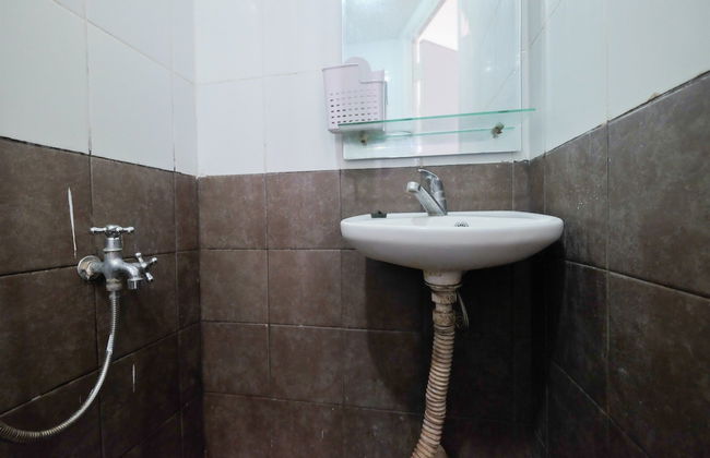 Homey and Relaxing 2BR Green Pramuka Apartment - Foto 29