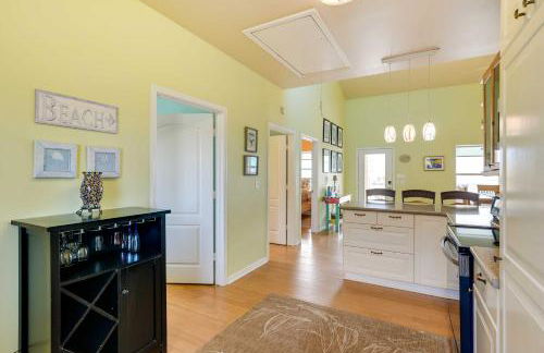 Walk to Crystal Beach! Family Retreat with Deck - Foto 13