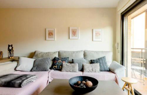 Apt.p/5 15min from Barcelona and Beaches W/Terrace - Photo 4