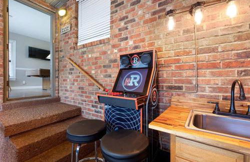 Peaceful Historic Villa with Hot Tub & Pool near Downtown Nashville, Tennessee - Photo 43