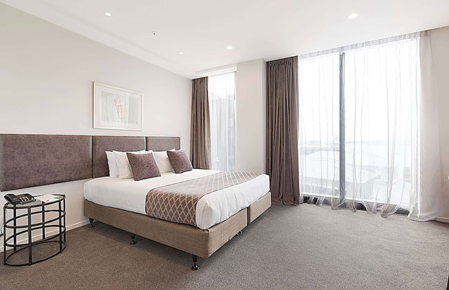 Ramada Suites By Wyndham Victoria Street West - Photo 16