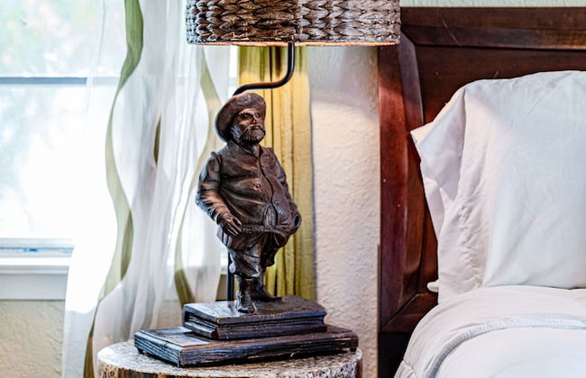 Mr. Wilson - Photo 7