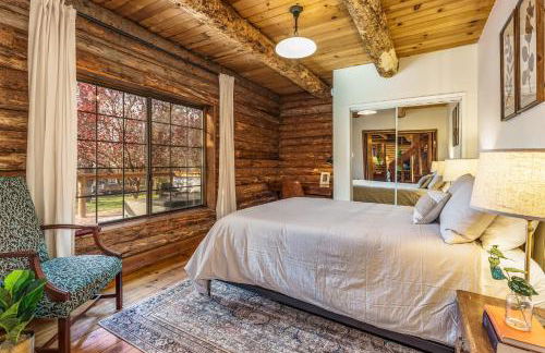 Log Cabin sleeps 20 with hot tub, EV Charger, firepit - Foto 45