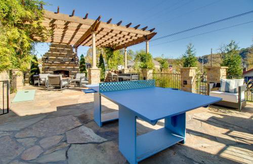 Walk to White River Cozy Escape with Screened Porch - Foto 3