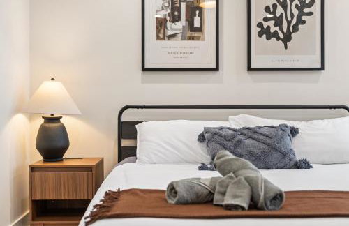 Designer 3-Bedroom Home with King Bed, Family-Friendly, Columbia Heights - Foto 10