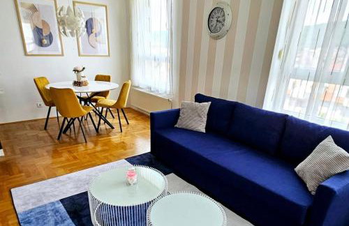 West View 130 apartment with parking - Photo 1