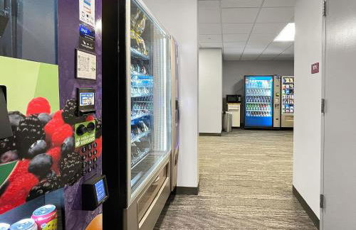 HUGE 2BR Apt Next to Wells Fargo -FREEParking! - Foto 12