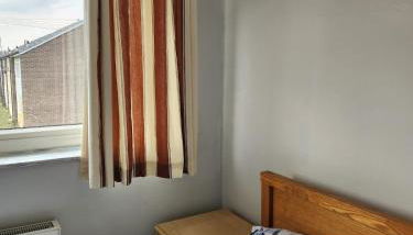 Spacious, 3 double bedroomed, free parking, 9 mins Elland Rd, nr Leeds City Centre - Foto 3