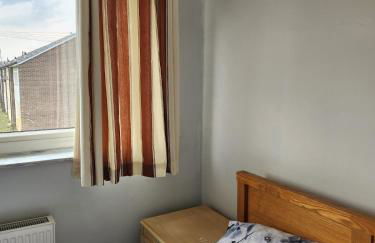 Spacious, 3 double bedroomed, free parking, 9 mins Elland Rd, nr Leeds City Centre - Foto 3