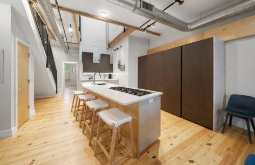 Huge Retrea w Rooftop Deck Stay At Farmers Market - Foto 8