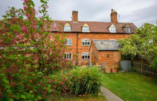Pear Tree Cottage in the Cotswolds - Photo 1