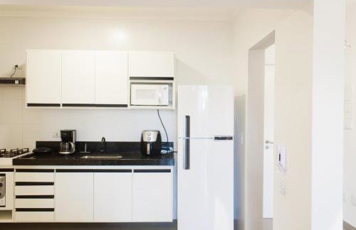 APARTAMENTO PRÓXIMO A PRAIA PISCINA E AREA GOURMET - Foto 80