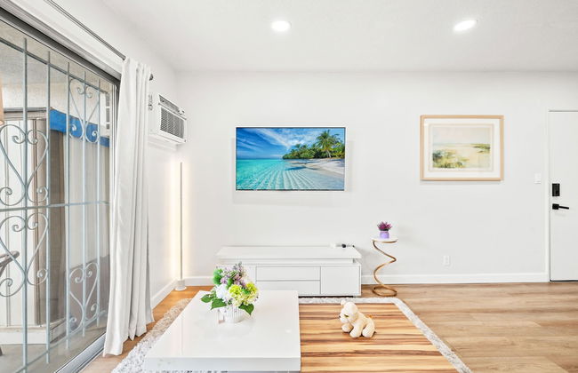 Modern Cozy Retreat Stylish Stay With Patio Parking - Foto 28