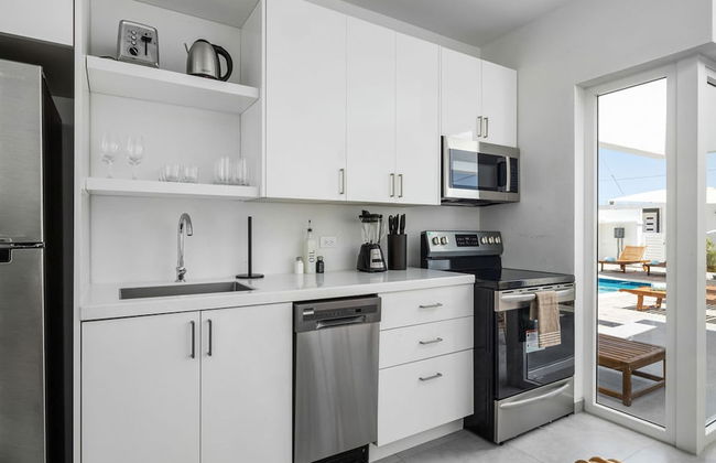 3BR 3BA Newly Built w Private Pool 5 min 2 Beach - Foto 6