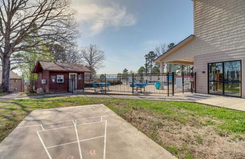 4 Mi to Greers Ferry Lake Condo with Deck and Balcony - Foto 27