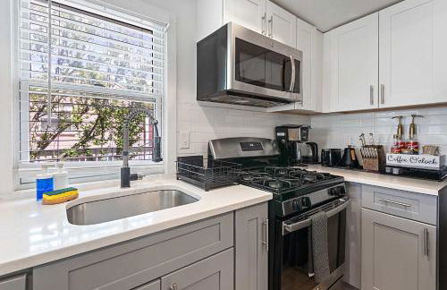 4BR 2BA Hot Tub Home By The Bay - Foto 13