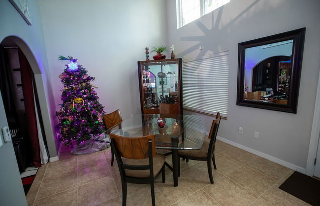 Gorgeous Urban Oasis W/hot Tub, Heated Pool And Private Movie Theater 3 Bedroom Home by RedAwning - Foto 59