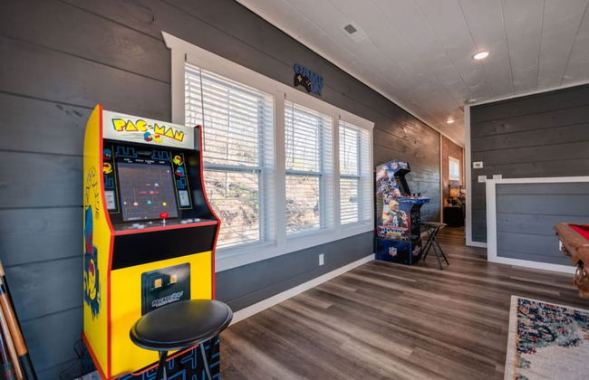 Romantic Cabin Retreat By Ghosal Luxury Lodging - Photo 25