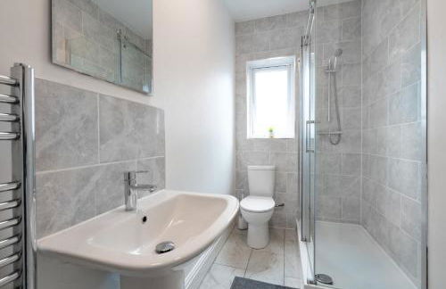 Spacious 4BR, Parking, Near Centre, Accommodates 7 - Foto 17