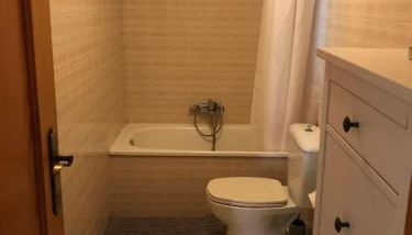 La clau de la vall - Photo 5, Shower