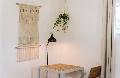 Serene Silver Lake 1 bedroom 1 bathroom Back house With Private Backyard - Photo 70