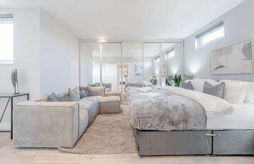 Beautiful 2BR Penthouse Ideal For Families By Charles Richardson ltd Short Term Rentals Couldson - Foto 15