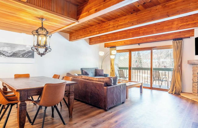 Riverside Condos C102 by Avantstay Condo Close To Downtown, Town Park & Ski Lift #8 - Foto 1