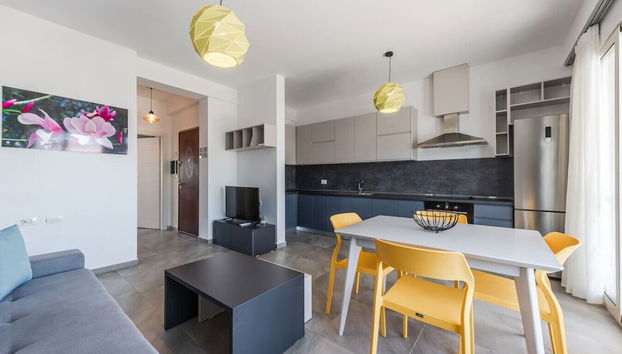 Spacious 1BR Apartment With Resort Access - Photo 4, Room