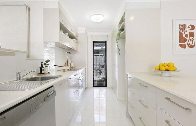 Riviera Road Miami - 4BRM Dual Villa - Photo 6