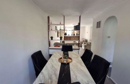 Nicely decorated 3 bedroom house near Heathrow, London - Foto 34