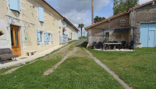 Gîte charentais avec cour privative, baby-équipement, télétravail, vélos, BBQ, animaux acceptés - FR-1-653-170 - Foto 2