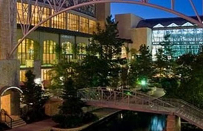 Inviting 4BR 2 5BA Downtown Home With Ample Space - Photo 33