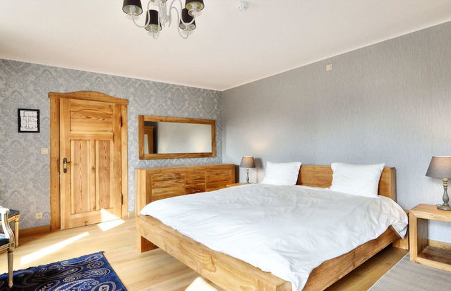 Walk Luxury Stay With Pool - Photo 8