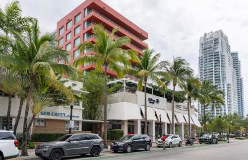 Beachfront Bentley Hotel One Bedroom Suite with Balcony and Beach access - Foto 32